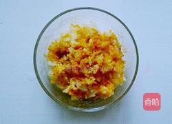 五彩菠萝炒饭的做法图解3