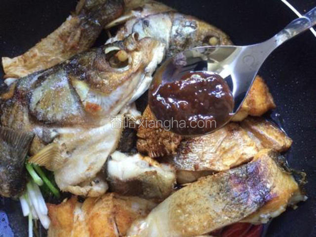 加入两勺黄豆酱