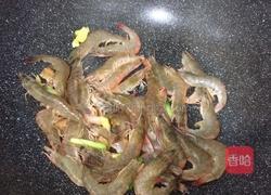 油爆大虾的做法图解2