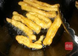炸油条的做法图解4