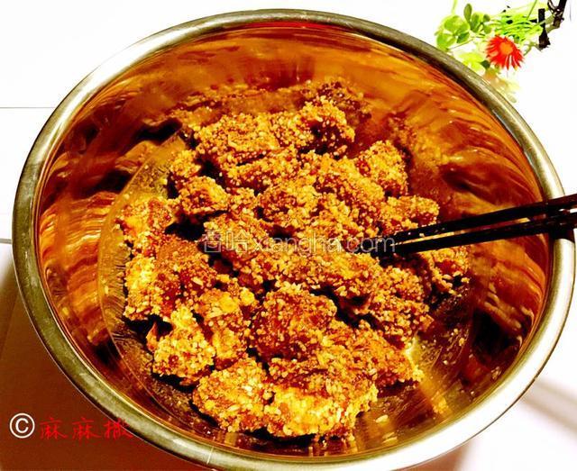 拌匀后腌制几分钟待用