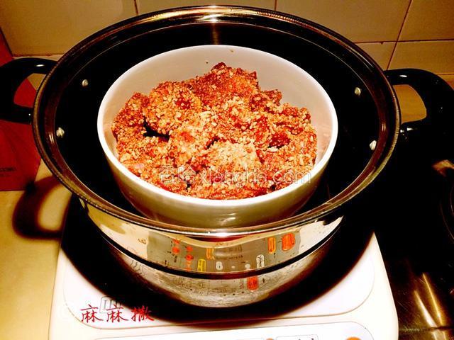 放到蒸锅大火蒸10分钟改小火再蒸45分钟