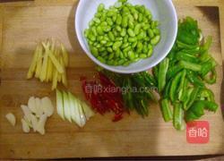 青椒炒毛豆的做法图解2