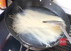 肉丝炒粉的做法图解1