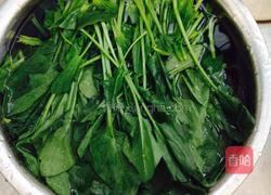 菠菜木耳炒鸡蛋的做法图解1