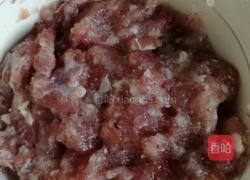 馄饨包法的做法图解1