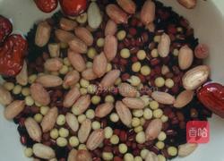 红豆黑米粥的做法图解2