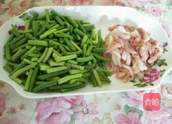 蒜苗炒肉的做法图解1