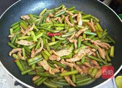 蒜苗炒肉的做法图解5