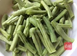 土豆烧豆角的做法图解1