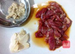 腐乳肉丝炒空心菜梗的做法图解3