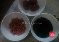 花生红枣黑米粥的做法图解1