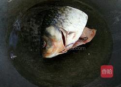 鲫鱼头豆腐汤的做法图解3