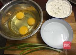 黄瓜葱花鸡蛋饼的做法图解1