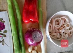 莴苣洋葱炒鱿鱼圈的做法图解1