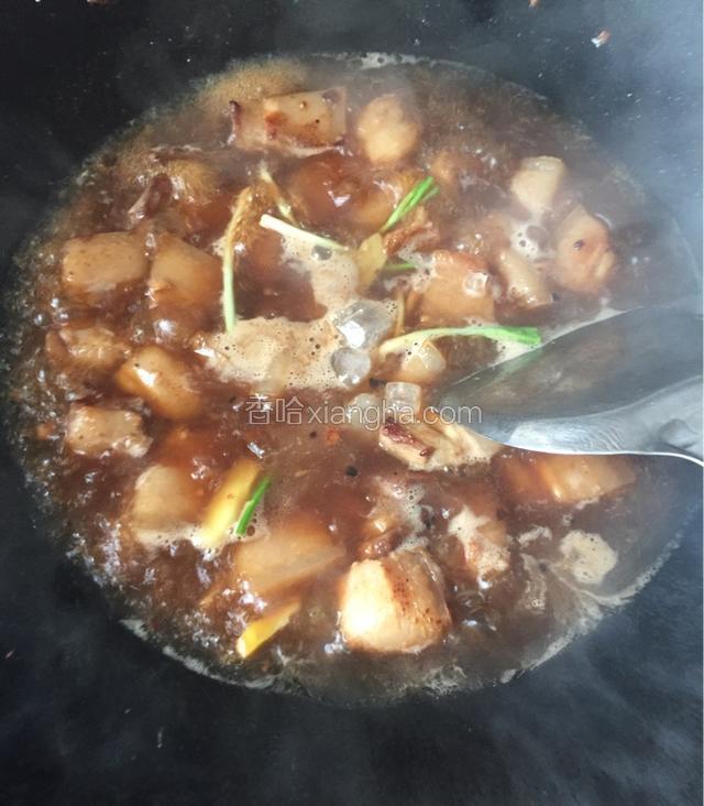 最后加入少许冰糖翻炒均匀