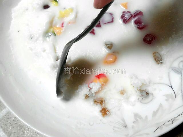 放进一个钟拿出来，把傍边，薄的剽一下，