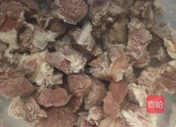 白萝卜牛腩汤的做法图解2