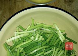 蒜苔炒蛋的做法图解2