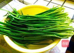 韭菜鸡蛋虾皮饺子的做法图解3