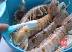 椒盐皮皮虾的做法图解1