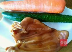 红油黄瓜拌耳丝的做法图解1