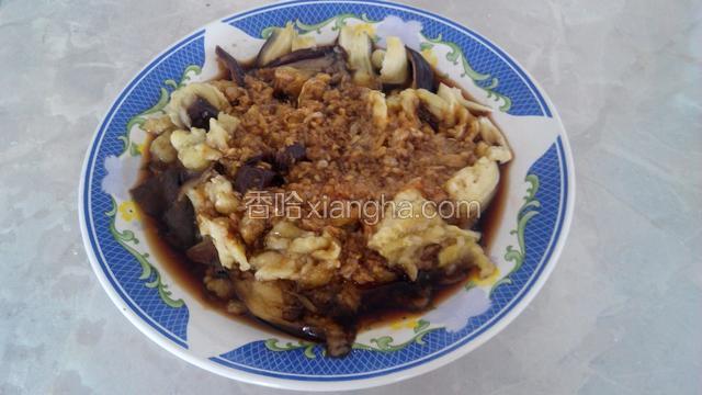 倒入放凉的茄条上
