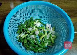 香菇炒鸡肉的做法图解3