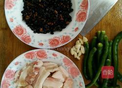 青椒炒五花肉的做法图解1