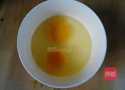 Illustration of how to make spicy egg soup 1