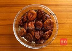 香菇滑鸡的做法图解1