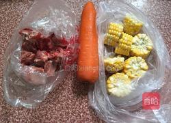 玉米萝卜炖排骨的做法图解1