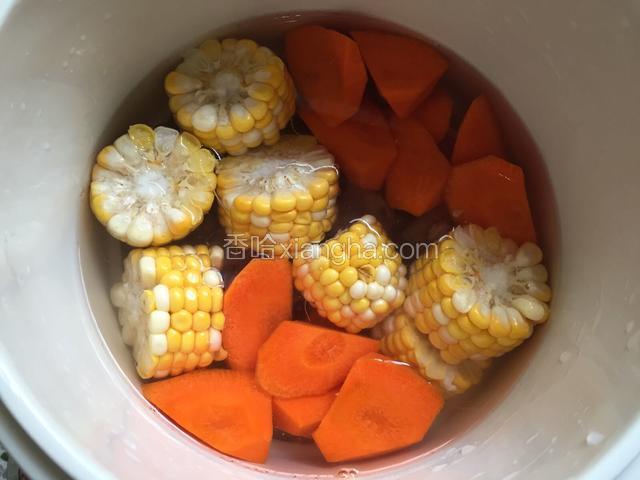 加水没过食物就可以了