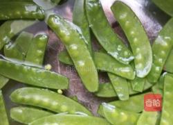 荷兰豆炒胡萝卜的做法图解2