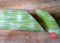 莴笋炒木耳的做法图解2
