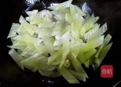 莴笋炒木耳的做法图解6