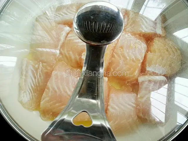 小火慢煎，不要搅动，可以晃锅