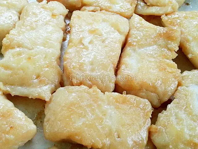 龙利鱼肉煎成金黄色就好了