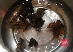 茶树菇烧木耳的做法图解1