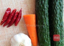 蒜泥黄瓜的做法图解1