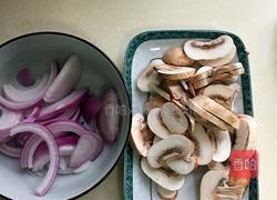 法式奶油蘑菇汤的做法图解2