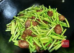 腊肠炒蒜苔的做法图解4