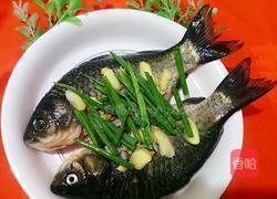 凉拌鲫鱼的做法图解1