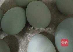 干盐鸭蛋的做法图解1