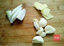 啤酒焖猪蹄的做法图解2