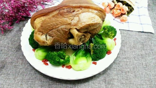 炖肘子