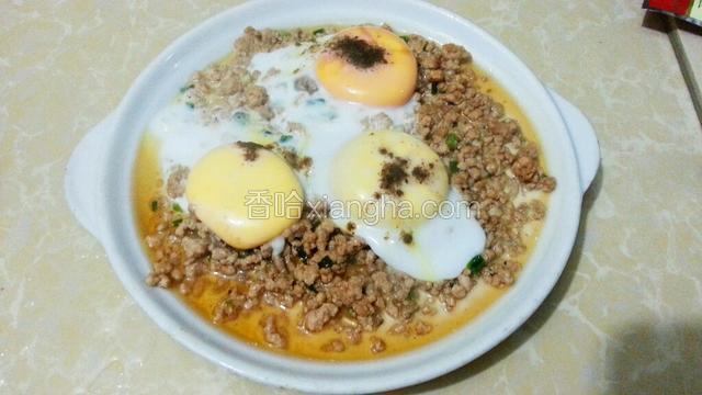 蛋液凝固将盆子拿出来