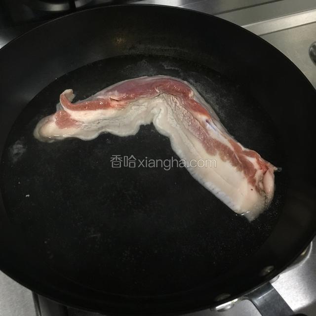 把五花肉过水