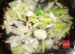 香菇土豆炖鸡肉的做法图解6