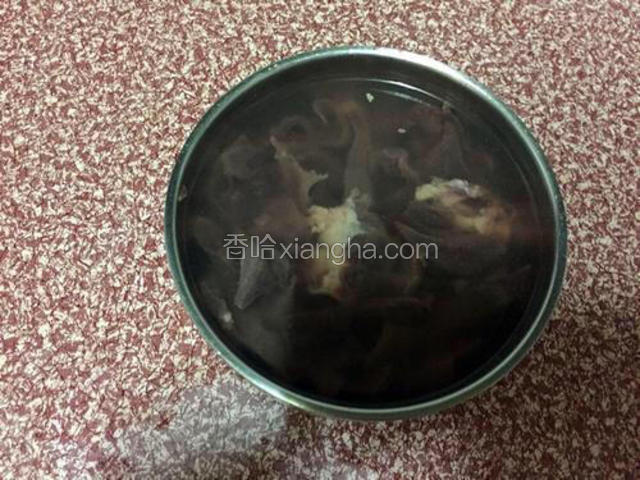猪肝用水浸泡半小时